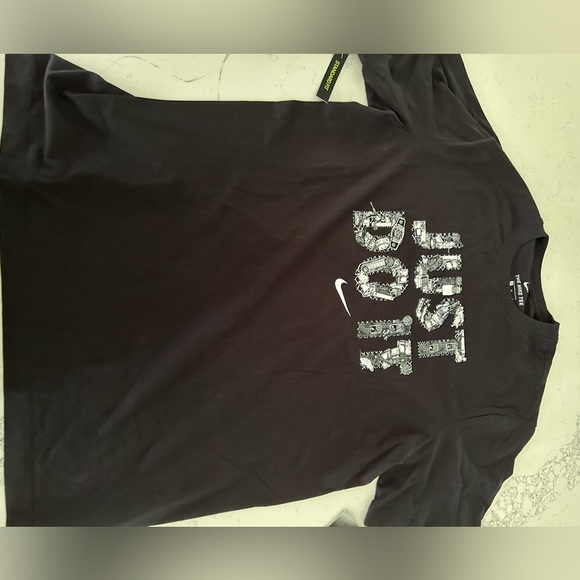 Nike Tee - Picture 1 of 1